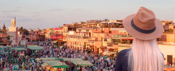 une femme profitant son week-end à Marrakech